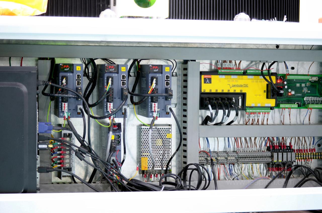 1500*3000mm 500w Racuys Or Ipg Fiber Laser Cutting Machine دستگاه برش لیزر فیبر 1500 * 3000 میلی متر 500 وات Racuys یا Ipg