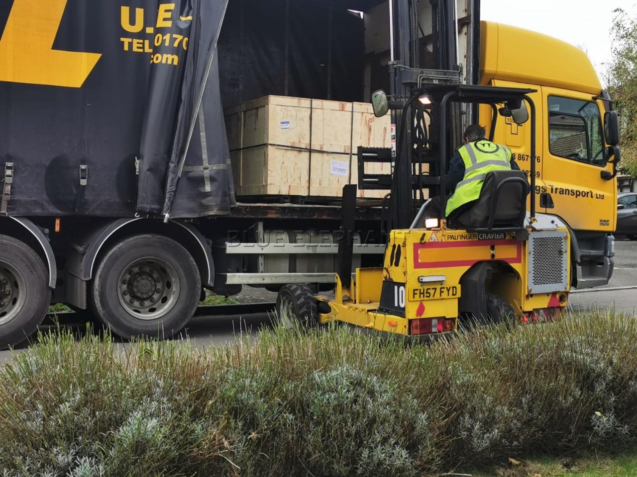 1530 Fiber Laser Cutting Machine For Stainless Steel Carbon Steel Metal Sheet دستگاه برش لیزری فیبر 1530 برای ورق فلز فولاد کربنی فولاد ضد زنگ