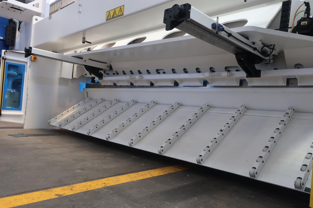 دستگاه برش گیوتین هیدرولیک 16 میلی متری برای برش ورق فلز 6 متر