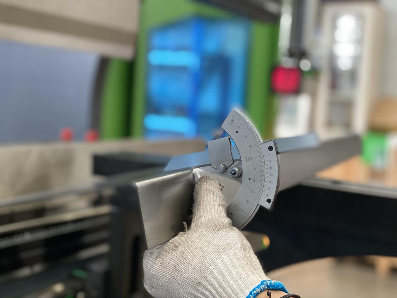 16mm Hydraulic Guillotine Shearing Machine For Sheet Metal Cutting 6 Meters دستگاه برش گیوتین هیدرولیک 16 میلی متری برای برش ورق فلز 6 متر