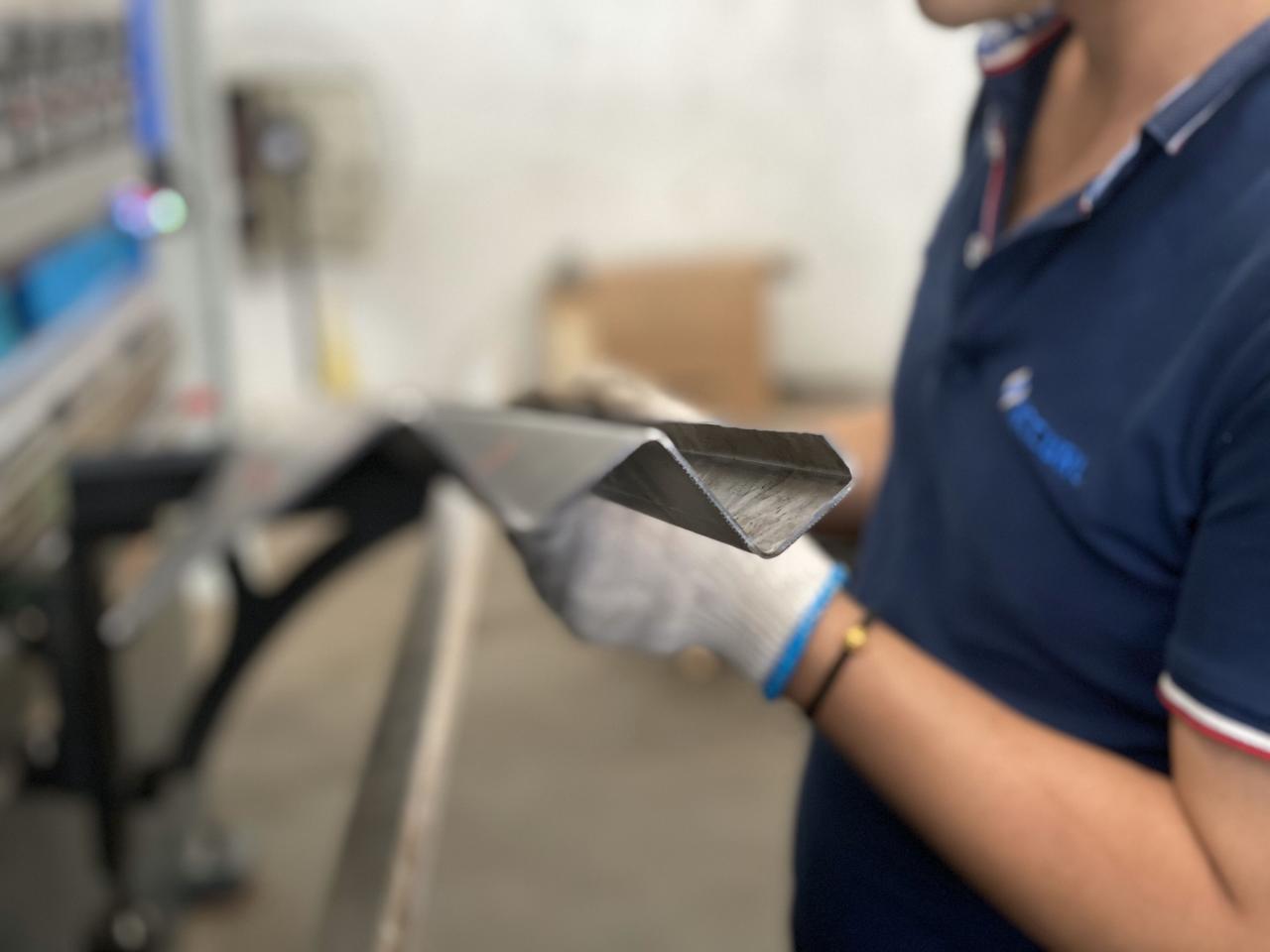 16mm Hydraulic Guillotine Shearing Machine For Sheet Metal Cutting 6 Meters دستگاه برش گیوتین هیدرولیک 16 میلی متری برای برش ورق فلز 6 متر