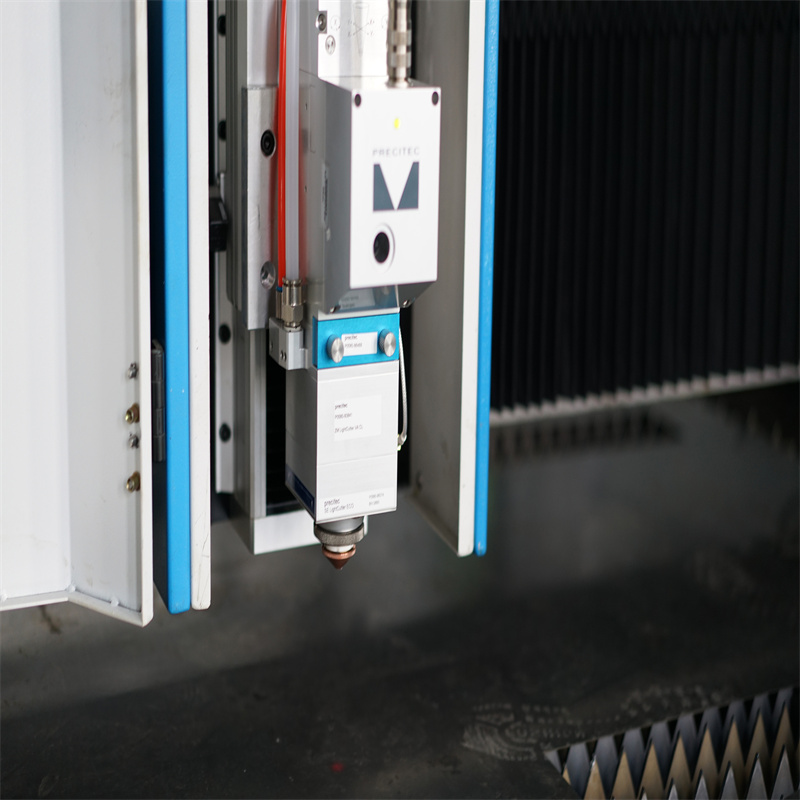 دستگاه برش لیزری برش لیزری فلزی 2000 وات Cnc ورق فلزی فیبر لیزری