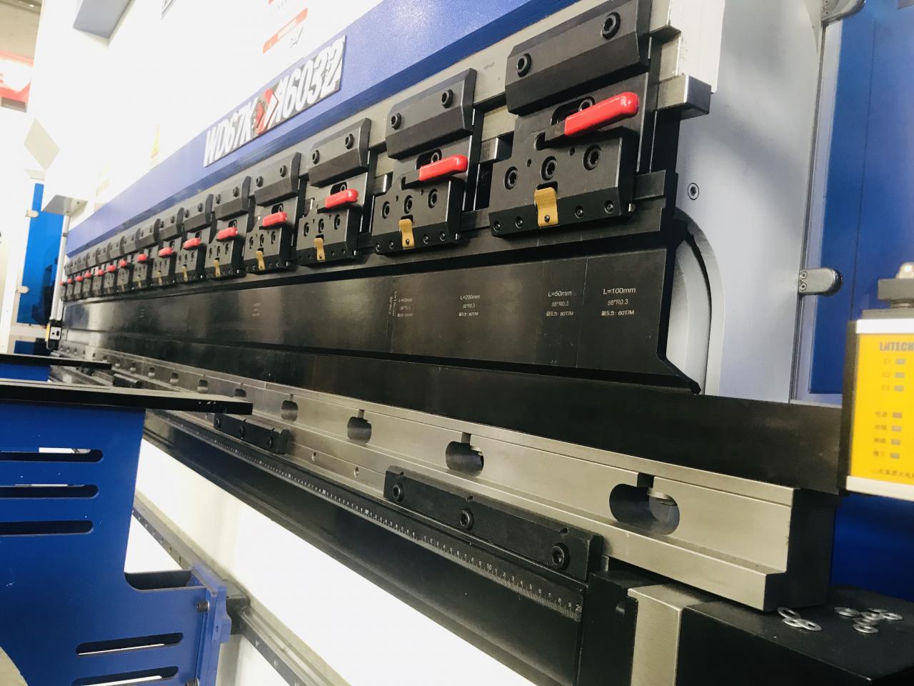 ماشین ترمز پرس هیدرولیک 200t 300t استاندارد صنعتی ترمز Cnc