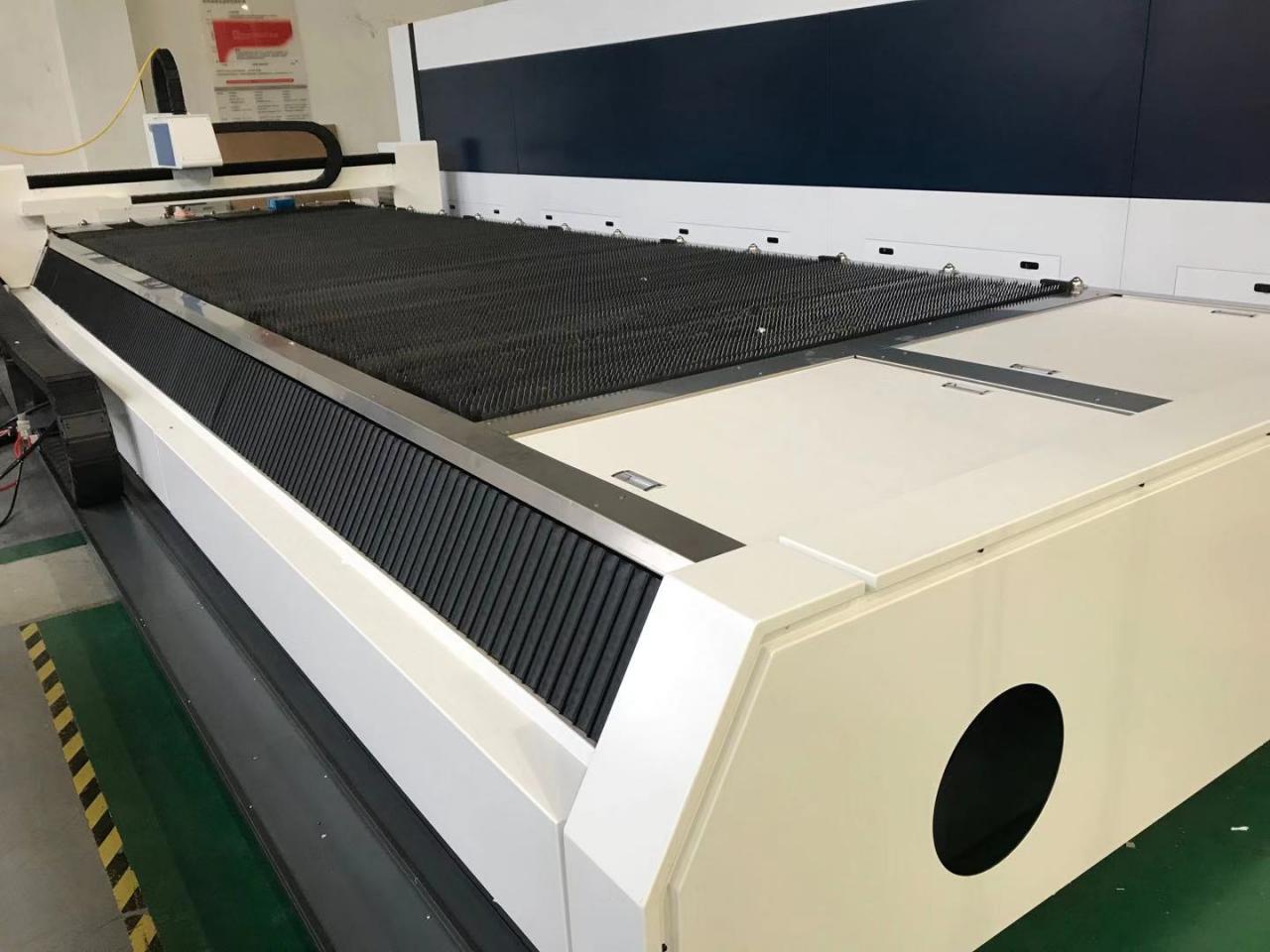 3015 4015 1kw To 6kw Cnc Fiber Laser Cutting Machine Raycus Laser Power دستگاه برش لیزر فیبر Cnc 3015 4015 1kw تا 6kw Cnc Laser Power Raycus