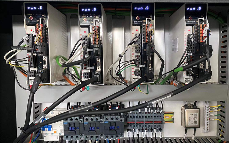 3015 Fiber Laser Cutting Machine For High-Speed Cutting Of 1-6mm Metal Materials دستگاه برش لیزر فیبر 3015 برای برش با سرعت بالا مواد فلزی 1-6 میلی متری