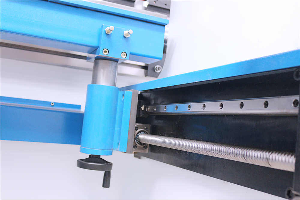 3+1 Axis Cnc Hydraulic Press Brake With Esa System ترمز پرس هیدرولیک Cnc 3+1 محور با سیستم Esa