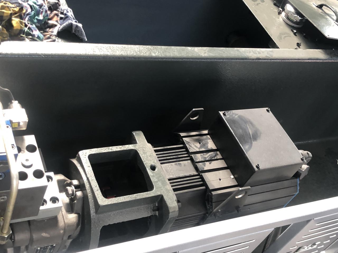 3+1 Axis Cnc Hydraulic Press Brake With Esa System ترمز پرس هیدرولیک Cnc 3+1 محور با سیستم Esa