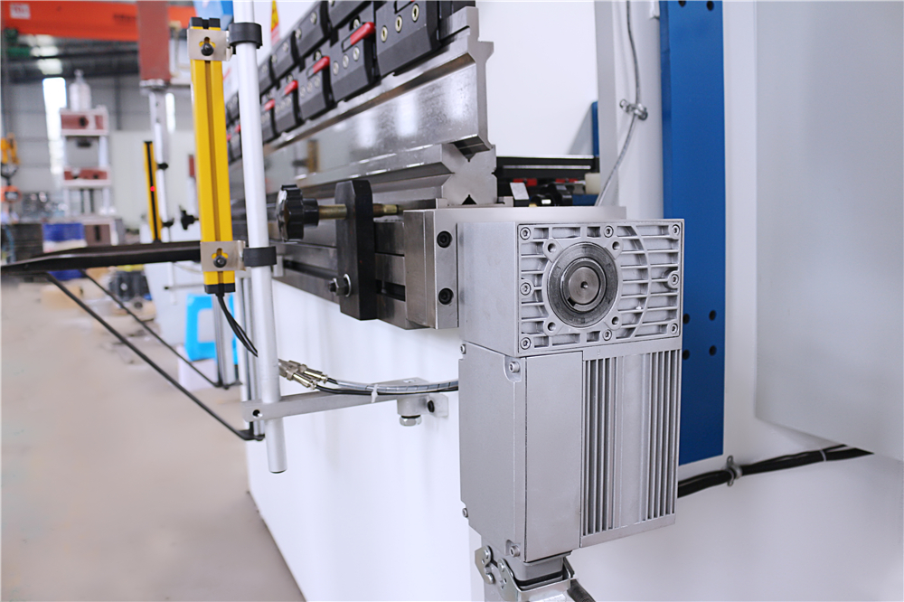 3+1 Axis Cnc Hydraulic Press Brake With Esa System ترمز پرس هیدرولیک Cnc 3+1 محور با سیستم Esa