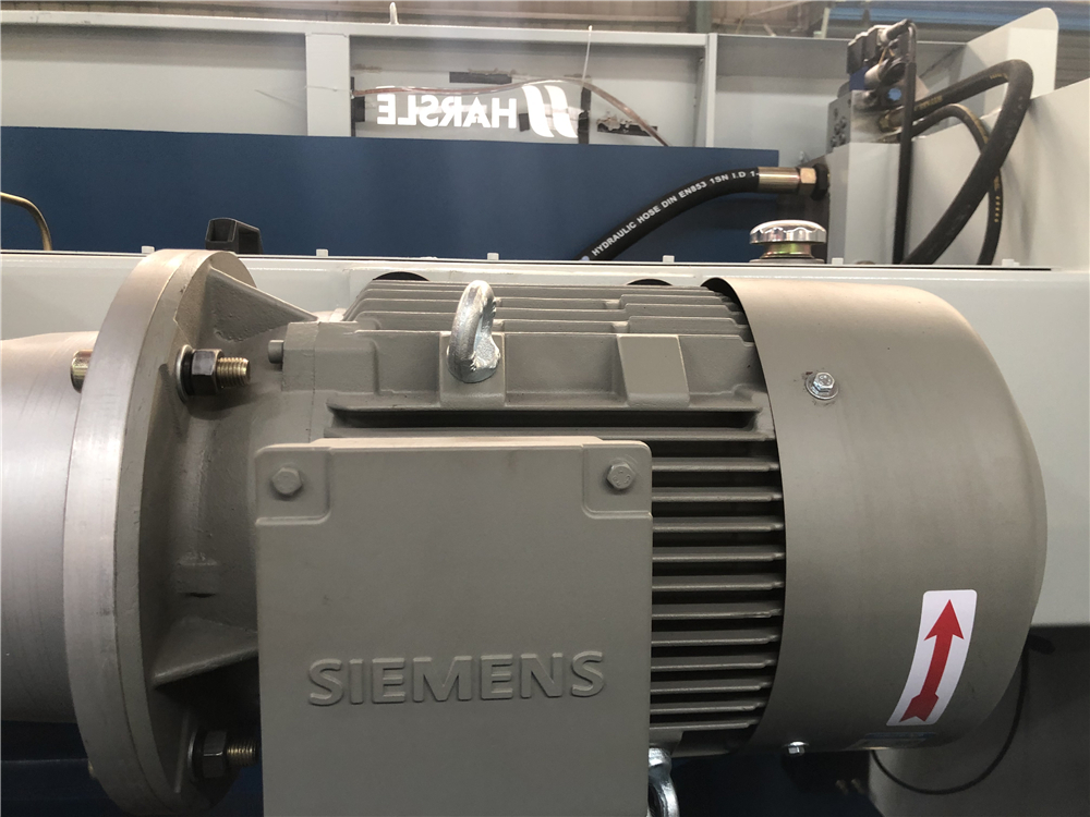 3+1 Axis Cnc Hydraulic Press Brake With Esa System ترمز پرس هیدرولیک Cnc 3+1 محور با سیستم Esa