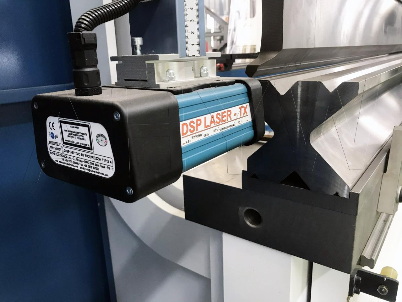 4 Axis Cnc Tandem Press Brake With Delem Da58t 2d Graphical Controller پرس ترمز پشت سر هم Cnc 4 محور با کنترل گرافیکی Delem Da58t 2d