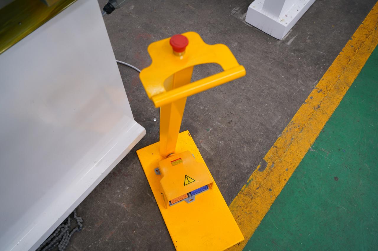 4 Axis Cnc Tandem Press Brake With Delem Da58t 2d Graphical Controller پرس ترمز پشت سر هم Cnc 4 محور با کنترل گرافیکی Delem Da58t 2d