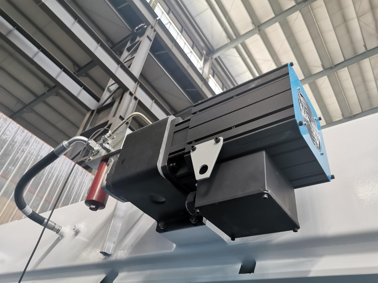 4 Axis Cnc Tandem Press Brake With Delem Da58t 2d Graphical Controller پرس ترمز پشت سر هم Cnc 4 محور با کنترل گرافیکی Delem Da58t 2d