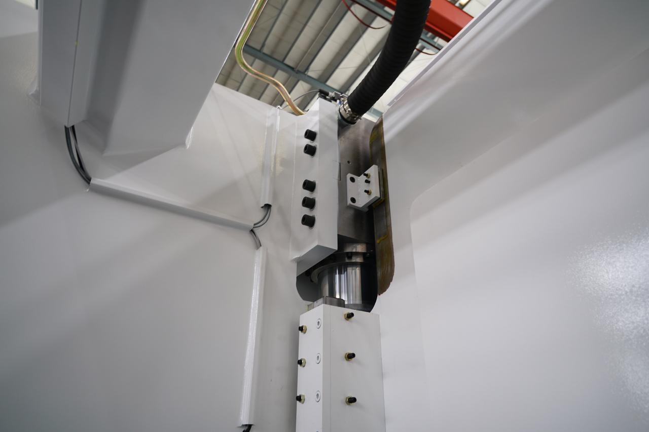 4 Axis Cnc Tandem Press Brake With Delem Da58t 2d Graphical Controller پرس ترمز پشت سر هم Cnc 4 محور با کنترل گرافیکی Delem Da58t 2d