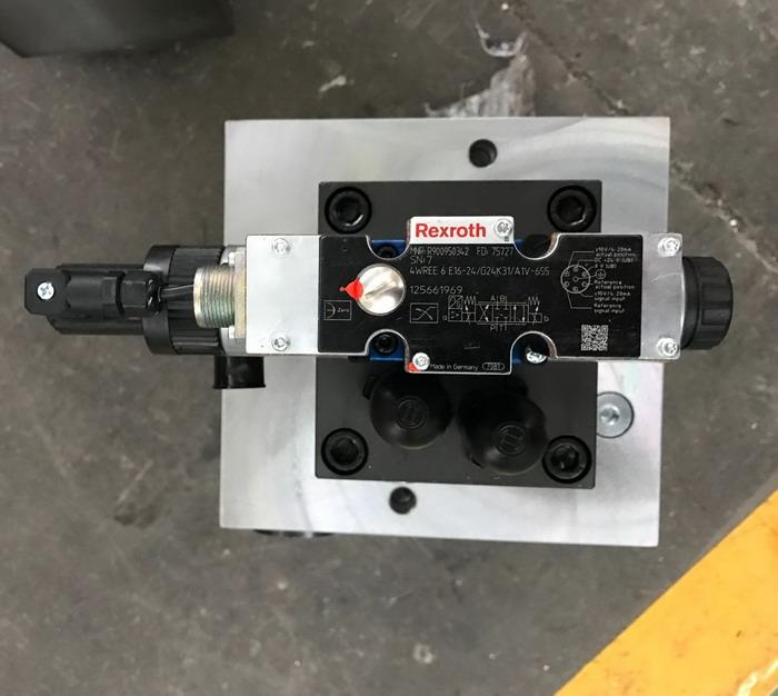 4 Axis Cnc Tandem Press Brake With Delem Da58t 2d Graphical Controller پرس ترمز پشت سر هم Cnc 4 محور با کنترل گرافیکی Delem Da58t 2d