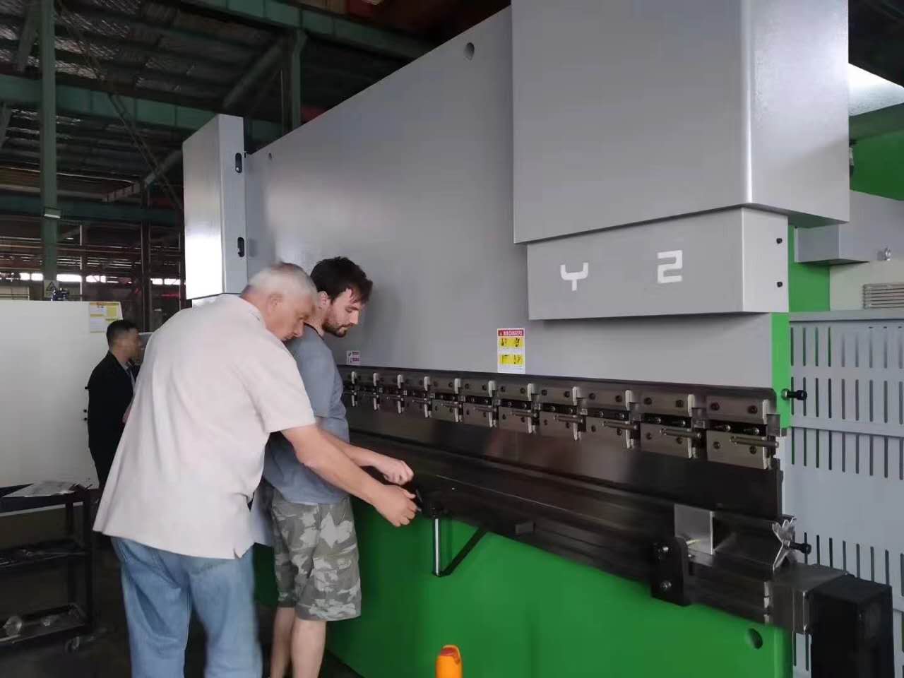 63 Ton Metal Steel Sheet Plate Bending Machine Cnc Hydraulic Press Brake For Metal Working دستگاه خم کننده ورق فولادی 63 تنی Cnc ترمز پرس هیدرولیک برای فلز کاری