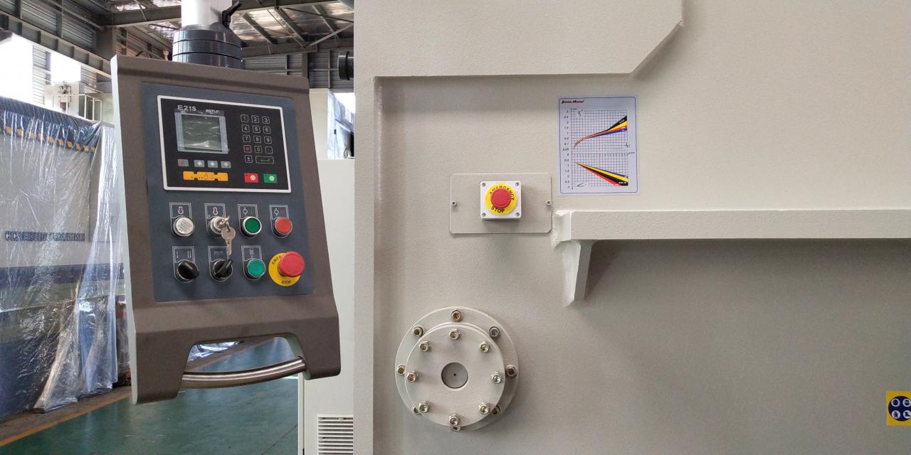 6mm*3200 Hydraulic Steel Plate Cutting Machinery Steel Plate Shearing Machine 6 میلی متر * 3200 دستگاه برش ورق فولادی هیدرولیک دستگاه برش ورق فولادی