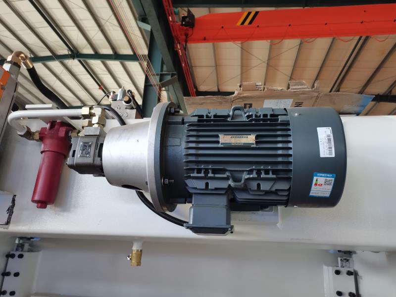 China Metal Hydraulic Press Brake Machine With Reasonable Price ماشین ترمز پرس هیدرولیک فلزی چین با قیمت مناسب