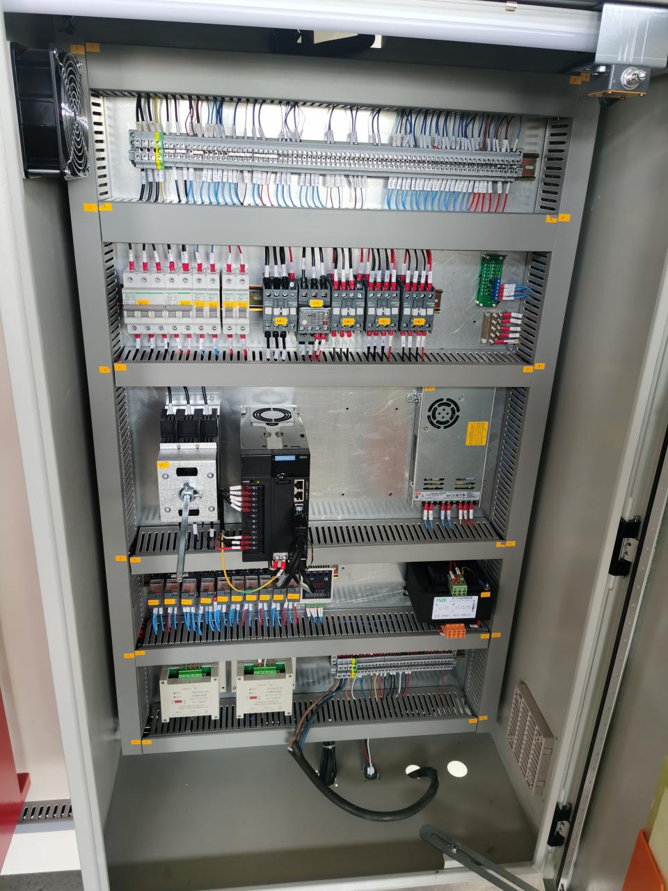 China Metal Hydraulic Press Brake Machine With Reasonable Price ماشین ترمز پرس هیدرولیک فلزی چین با قیمت مناسب