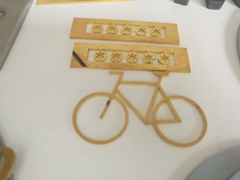 Cnc Fiber Laser Metal Cutting Machine 2000w Fiber Laser Cutting Machine دستگاه برش لیزر فیبر Cnc دستگاه برش لیزر فیبر 2000w