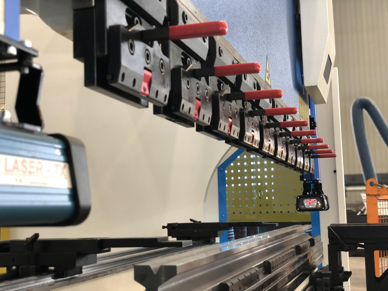 Cnc Hydraulic Bending Machine 160x3200 Press Brake Price قیمت دستگاه خم کن هیدرولیک cnc 160x3200 پرس بریک