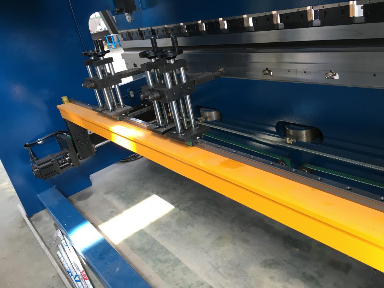 Cnc Servo Press Brake 250t/3.2m 3+1 Axis 3 Meter Sheet Metal Press Brake ترمز پرس سروو Cnc 250t/3.2m 3+1 Axis 3 Meter Sheet Metal Press Brake