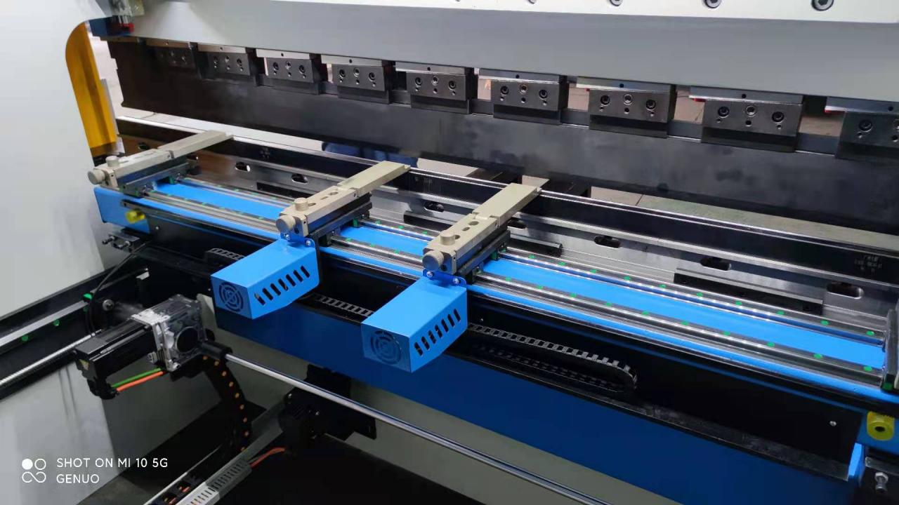 Da-66t Controller Cnc Hydraulic Press Brake Price With 3d Touch Screen System قیمت کنترلر پرس هیدرولیک Cnc Da-66t با سیستم صفحه نمایش لمسی سه بعدی