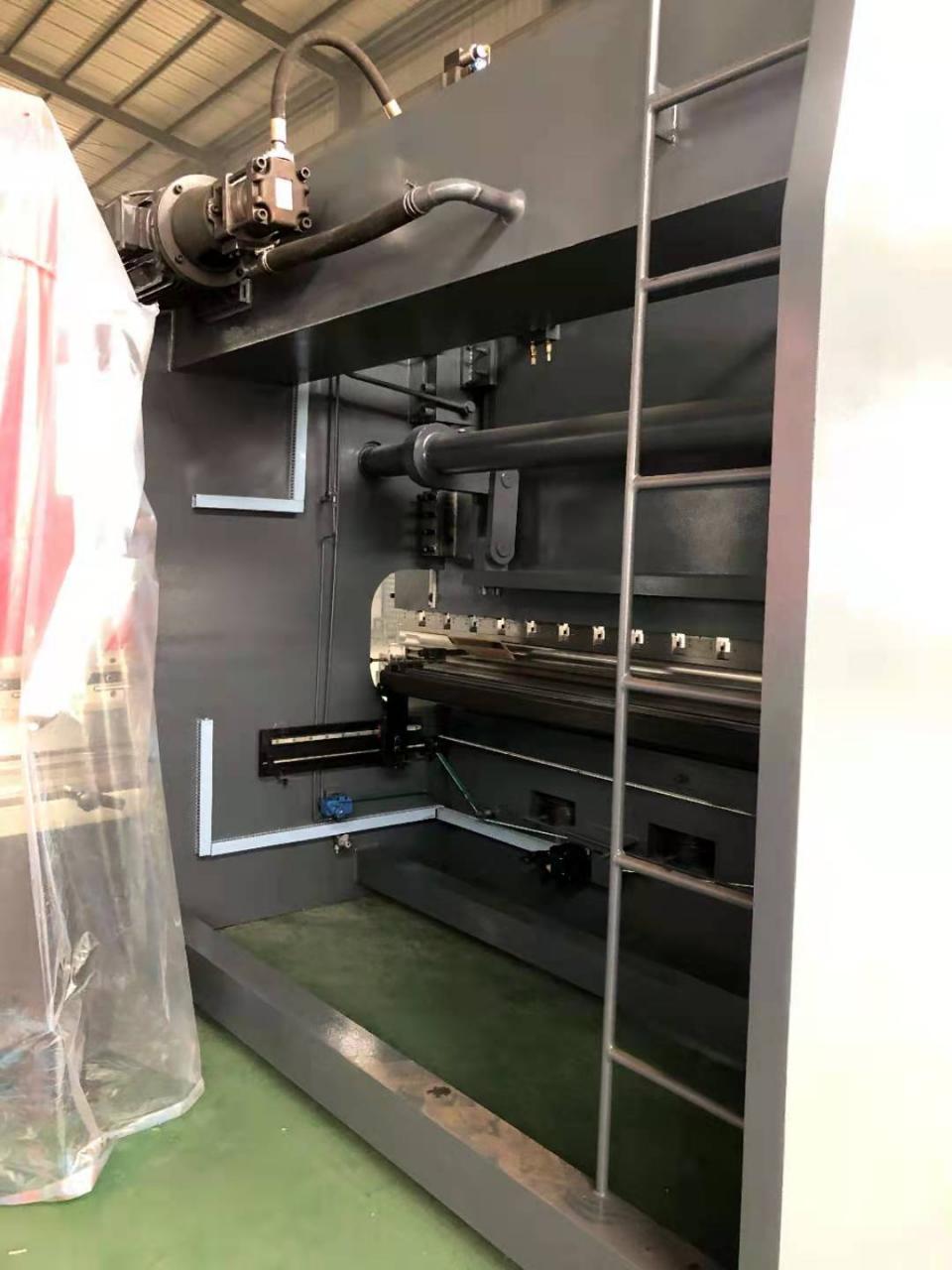 Da53t Cnc System Controller 125t4000 3+1 Axis Cnc Hydraulic Press Brake With Good Quality کنترلر سیستم Cnc Da53t 125t4000 3+1 Axis Cnc هیدرولیک پرس ترمز با کیفیت خوب