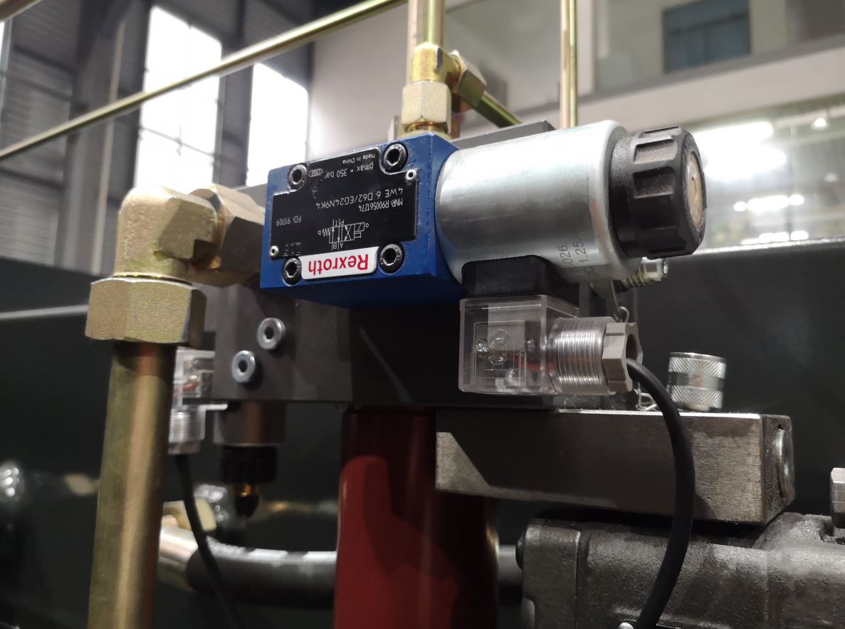 Delem Da66t 125 3+1 4+1 6+1 8+1 Cnc Hydraulic Press Brake For Metal Plate Bending Delem Da66t 125 3+1 4+1 6+1 8+1 CNC پرس هیدرولیک ترمز برای خم شدن صفحه فلزی