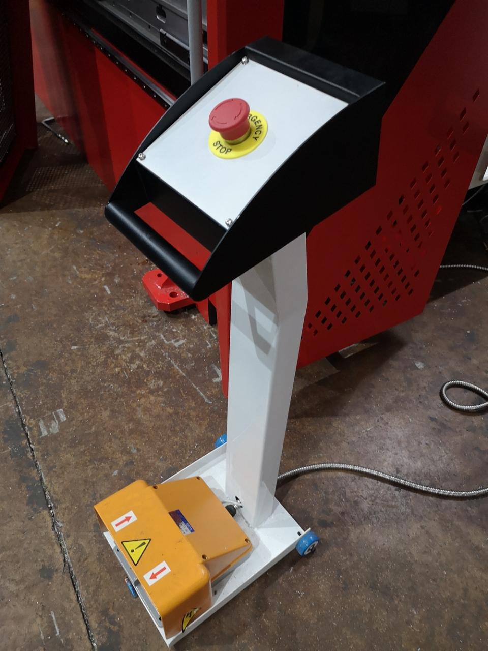 Delem Da66t 125 3+1 4+1 6+1 8+1 Cnc Hydraulic Press Brake For Metal Plate Bending Delem Da66t 125 3+1 4+1 6+1 8+1 CNC پرس هیدرولیک ترمز برای خم شدن صفحه فلزی