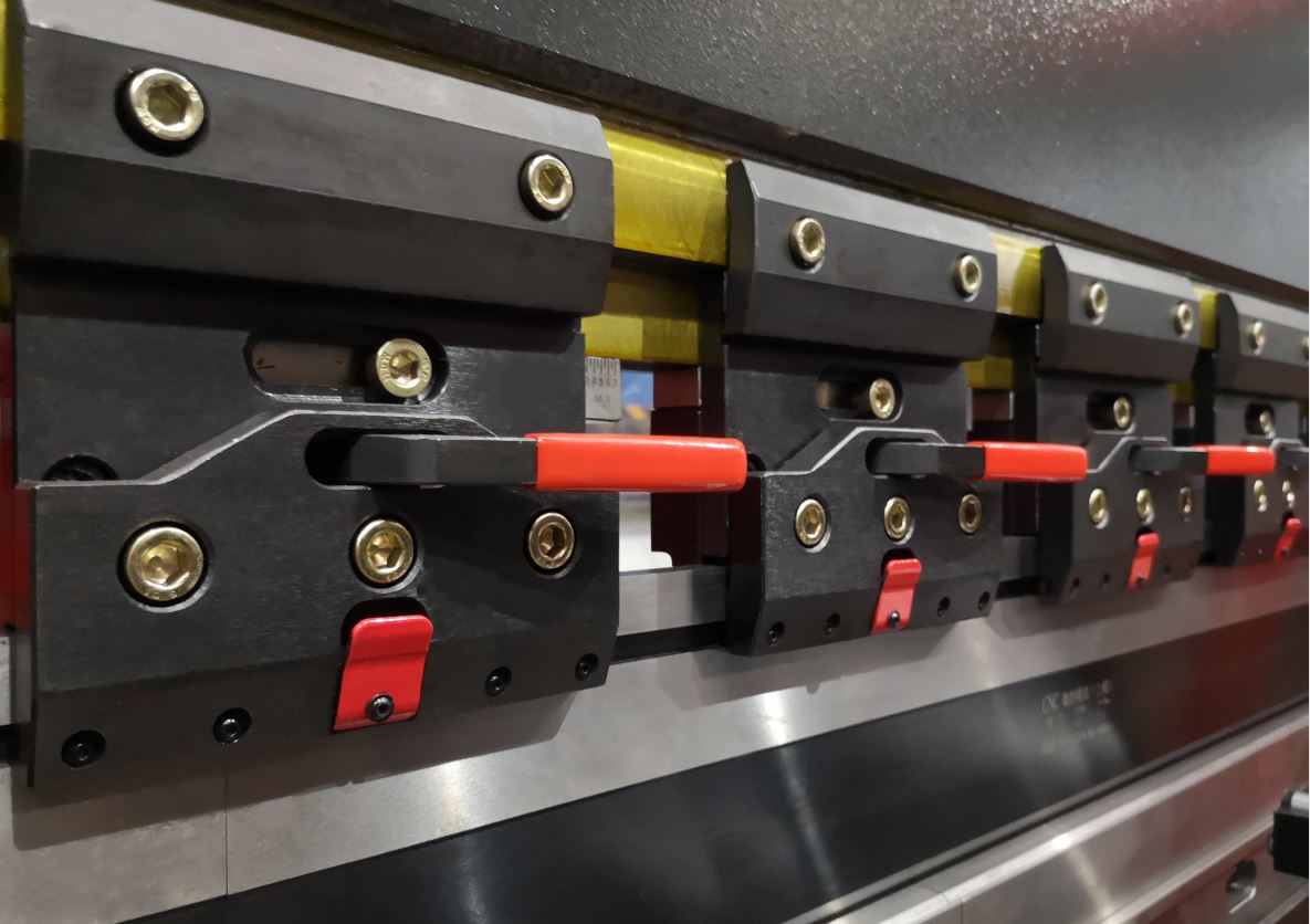 Delem Da66t 125 3+1 4+1 6+1 8+1 Cnc Hydraulic Press Brake For Metal Plate Bending Delem Da66t 125 3+1 4+1 6+1 8+1 CNC پرس هیدرولیک ترمز برای خم شدن صفحه فلزی