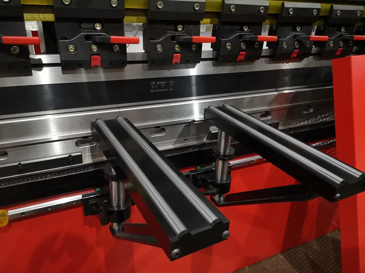 Delem Da66t 125 3+1 4+1 6+1 8+1 Cnc Hydraulic Press Brake For Metal Plate Bending Delem Da66t 125 3+1 4+1 6+1 8+1 CNC پرس هیدرولیک ترمز برای خم شدن صفحه فلزی