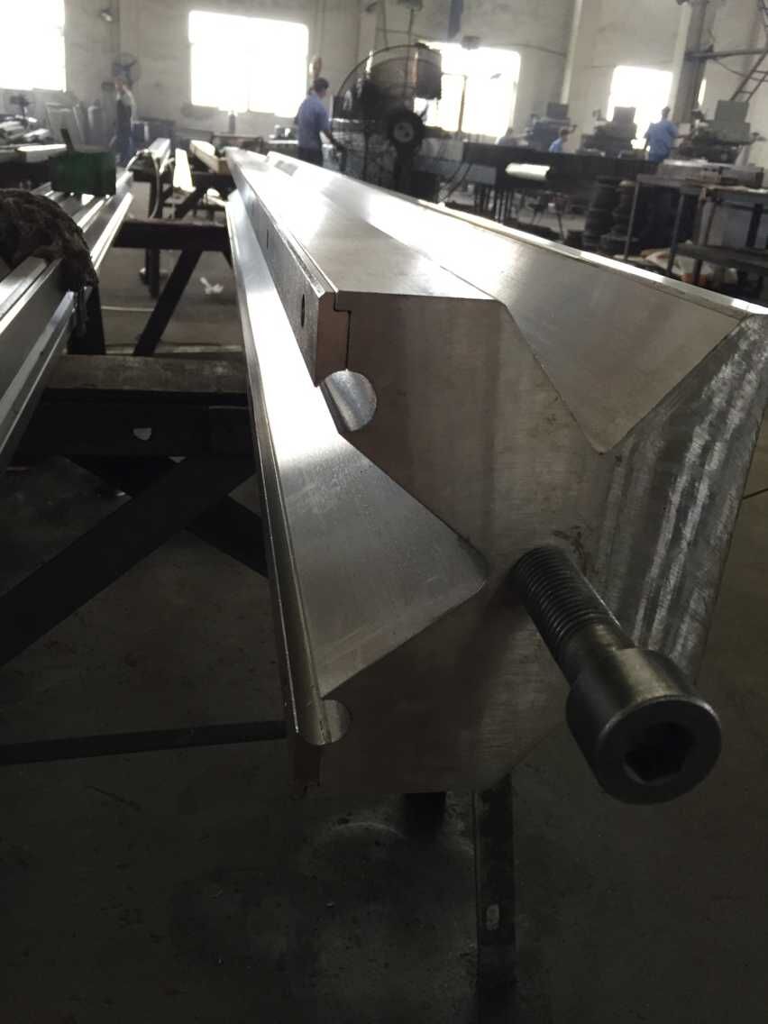 دستگاه خم کن ورق پر قدرت تمام اتوماتیک و دستگاه ترمز پرس Cnc