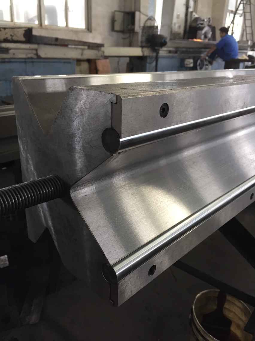 دستگاه خم کن ورق پر قدرت تمام اتوماتیک و دستگاه ترمز پرس Cnc