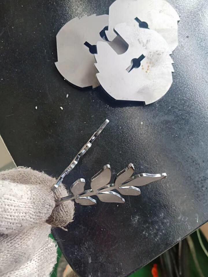 دستگاه برش لیزری فیبر Cnc ورق فلزی 2000 وات 3015 با قدرت بالا