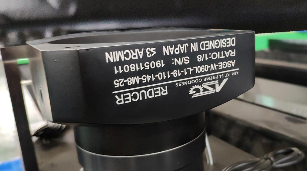 قیمت دستگاه برش لیزری فیبر 1000 واتی با دقت بالا