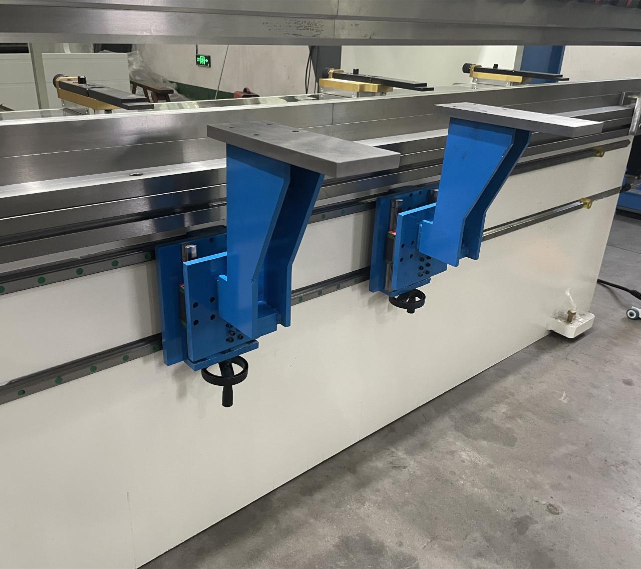 High Quality 3m Press Brake Machine Hydraulic 100 Ton For Sheet Metal Bending ماشین پرس بریک 3 متری با کیفیت بالا هیدرولیک 100 تن برای خمش ورق فلز