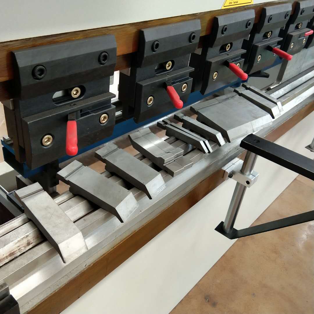 ترمز پرس هیدرولیک 130t/3200mm 4+1 محور Delem Da53t Cnc پرس ترمز