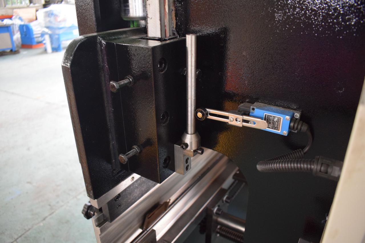 Hydraulic Sheet Metal Bending Cnc Press Brake Machine Wc67y ماشین ترمز Cnc پرس خم کن ورق هیدرولیک ورق فلزی Wc67y