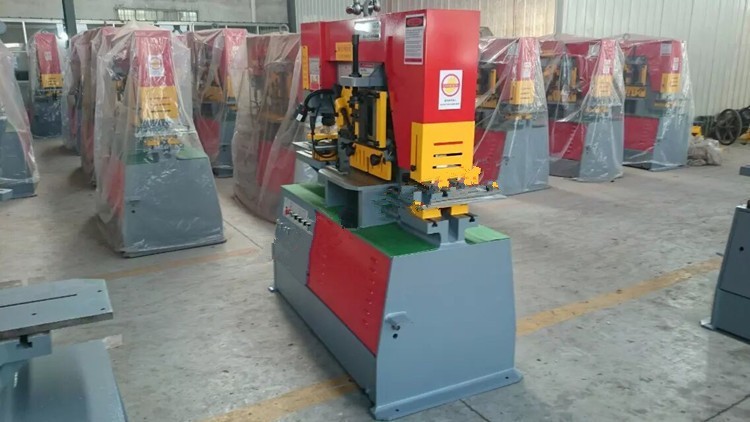 Q35y Series Multifunctional Hydraulic Iron Worker Combined Shearing And Punching Machine دستگاه برش و پانچ ترکیبی کارگر آهن هیدرولیک چند منظوره سری Q35y