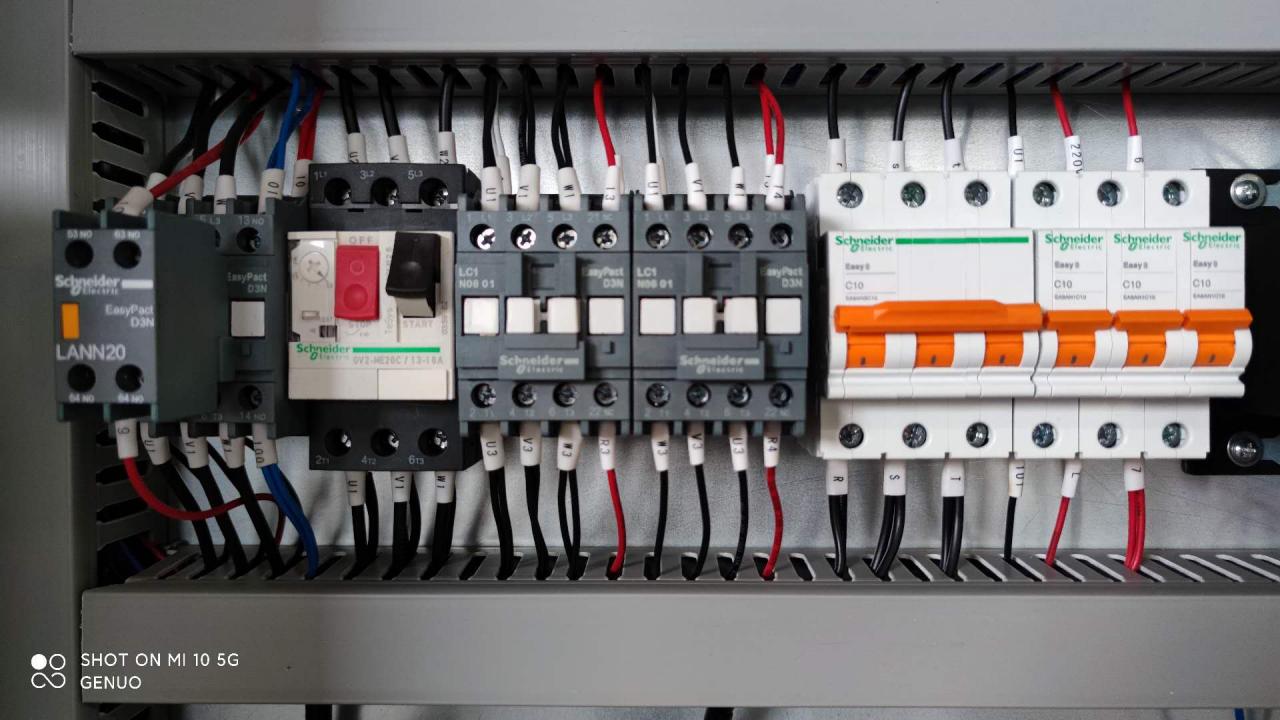 Qc11k Hydraulic Shear Machine And Guillotine Shearing Machine For Sheet Metal Cutting دستگاه برش هیدرولیک Qc11k و دستگاه برش گیوتین برای برش ورق فلز