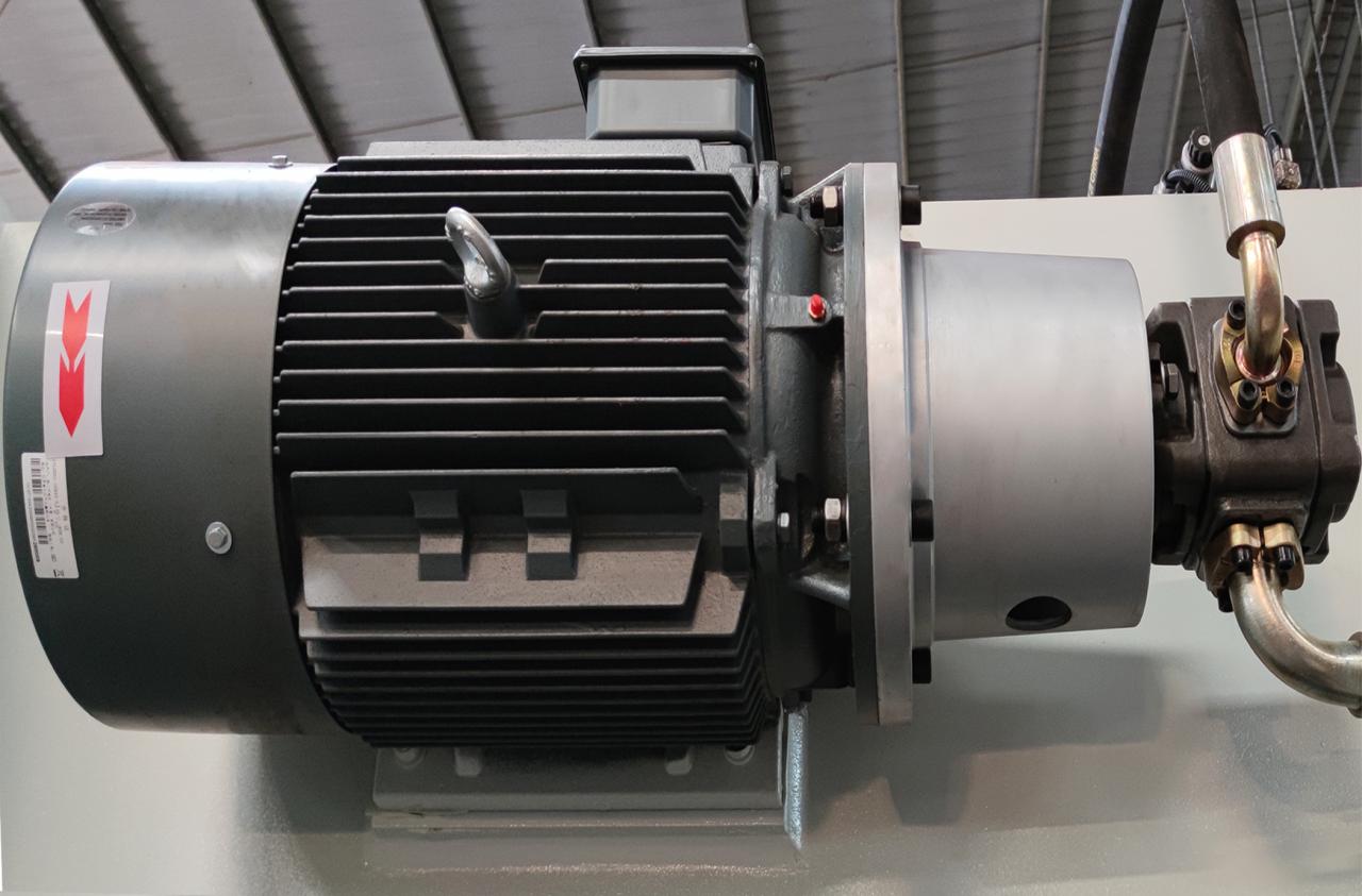 دستگاه برش هیدرولیک Qc11k و دستگاه برش گیوتین برای برش ورق فلز