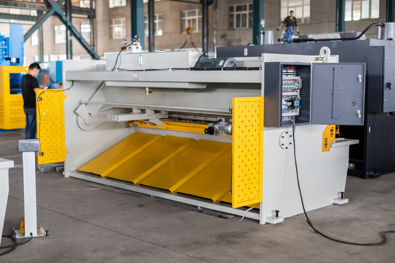 دستگاه برش ورق فلزی Qc11y 8x3200 دستگاه برش هیدرولیک ورق فولادی