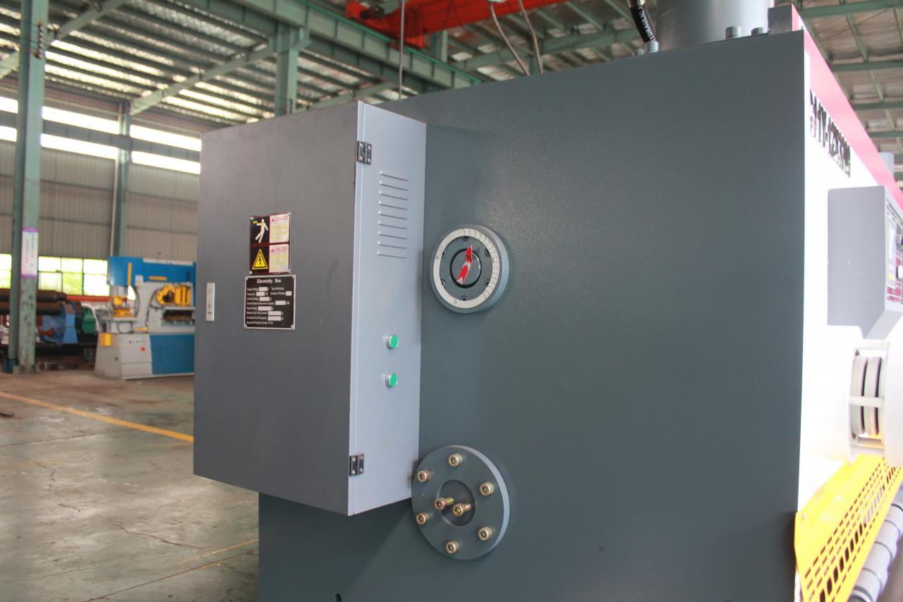 Qc11y Metal Plate Hydraulic Guillotine Shearing Machine For Sale دستگاه برش گیوتین هیدرولیک صفحه فلزی Qc11y برای فروش