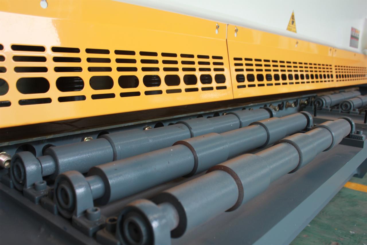 Qc11y Metal Plate Hydraulic Guillotine Shearing Machine For Sale دستگاه برش گیوتین هیدرولیک صفحه فلزی Qc11y برای فروش