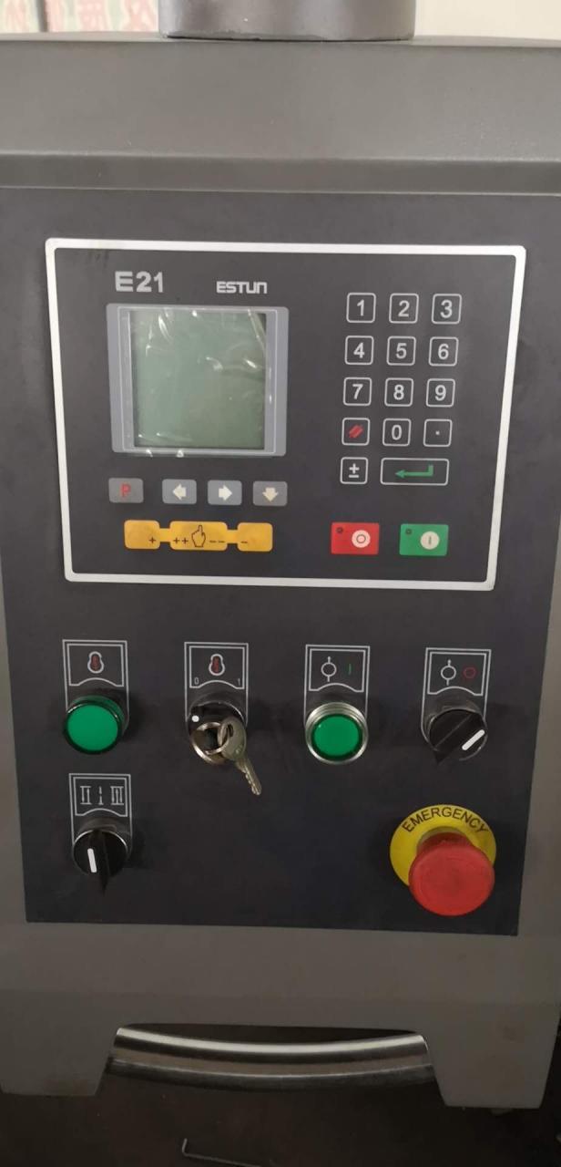 دستگاه برش گیوتین اره میز کشویی صفحه هیدرولیک Qc12y 6x3200