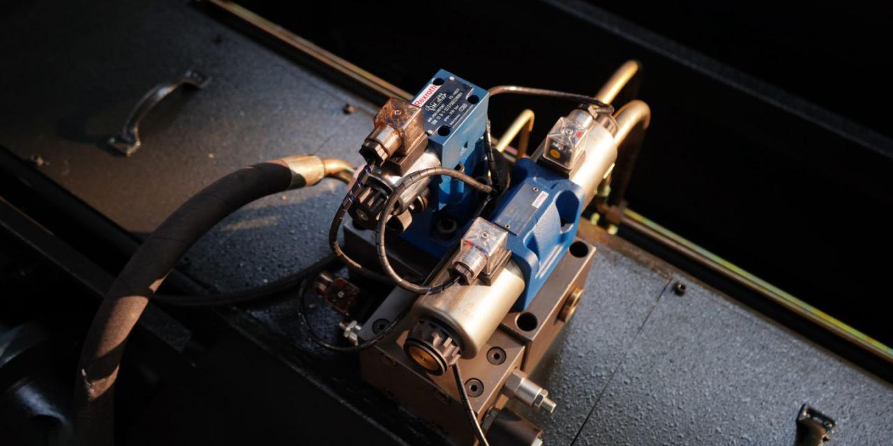 Wc67 Hydraulic Press Brake / CNC Press Bending Machine / Plate Bending Machine China ترمز پرس هیدرولیک Wc67 / دستگاه خم پرس CNC / دستگاه خم کننده صفحه چین