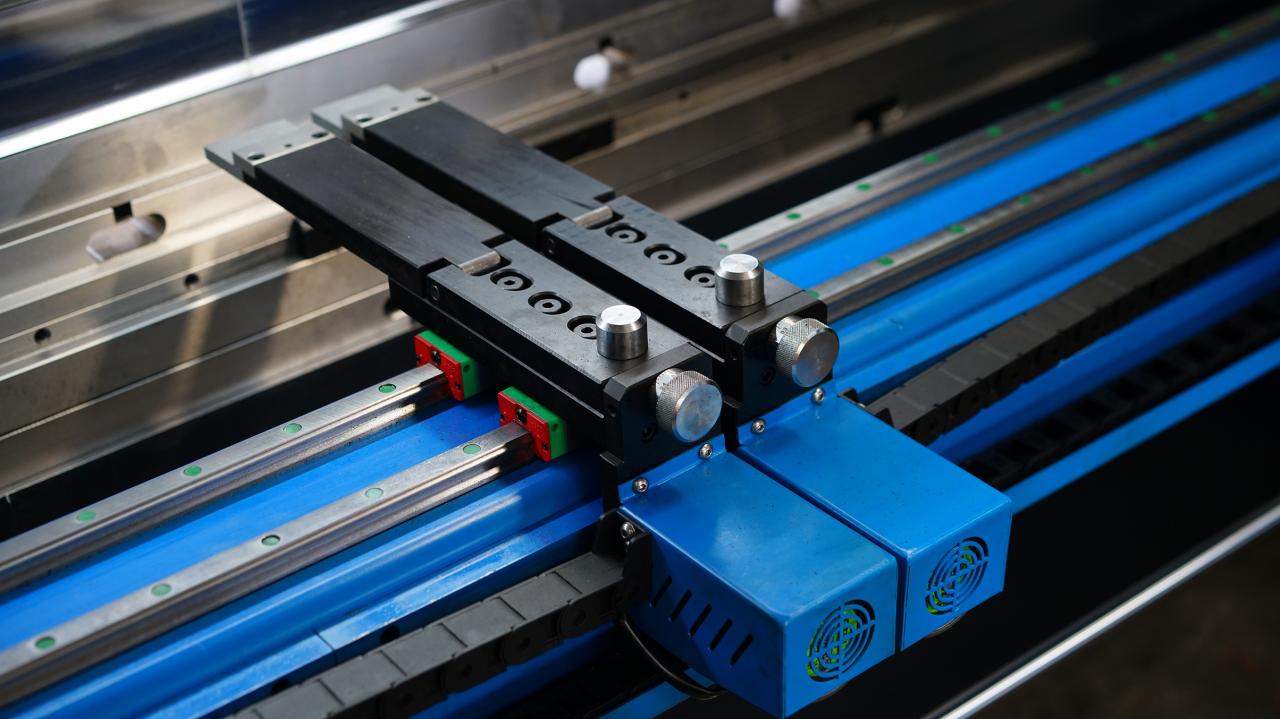 دستگاه خم کن ورق دستی Wc67k-400T Cnc Plc دستگاه ترمز پرس هیدرولیک Nc